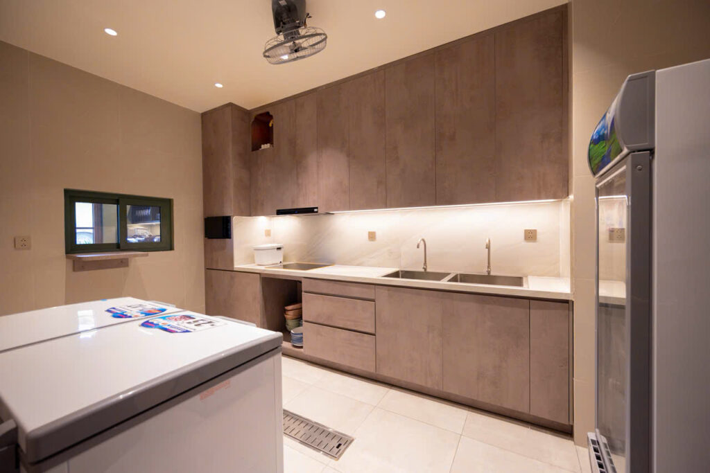 Khu bếp phục vụ Blessed Hotel