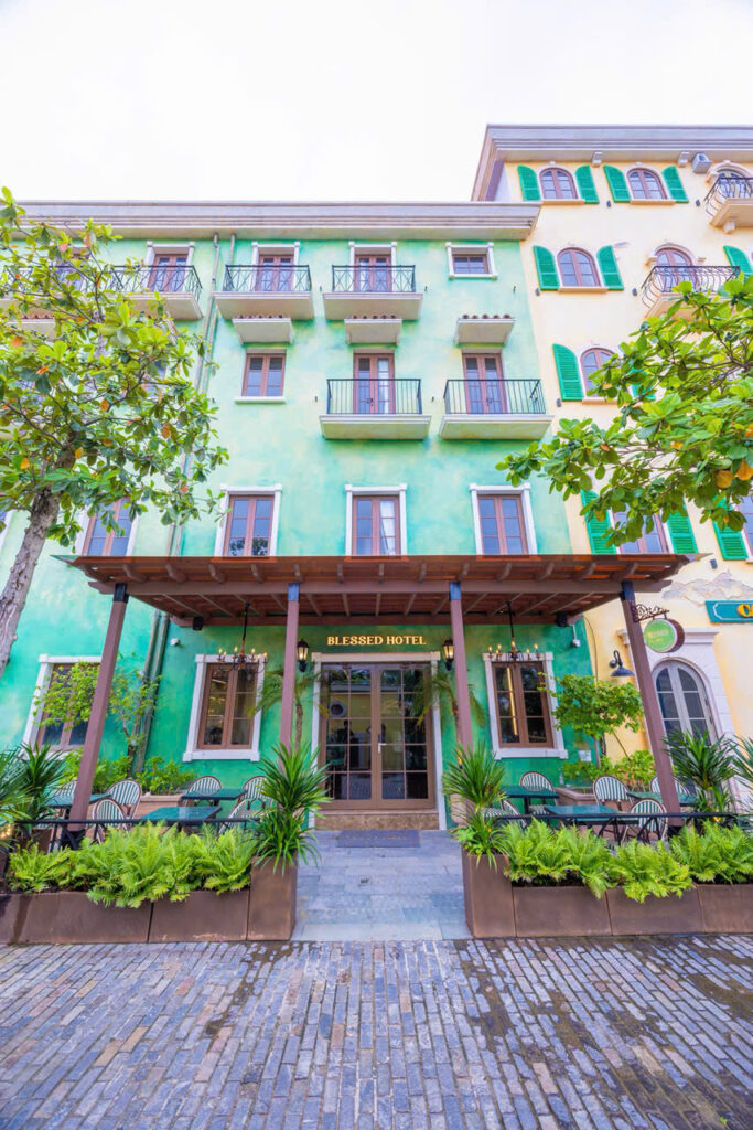 Mặt tiền Blessed Hotel