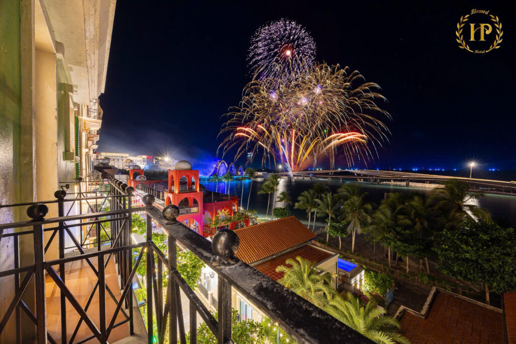 View biển từ phòng Blessed Hotel