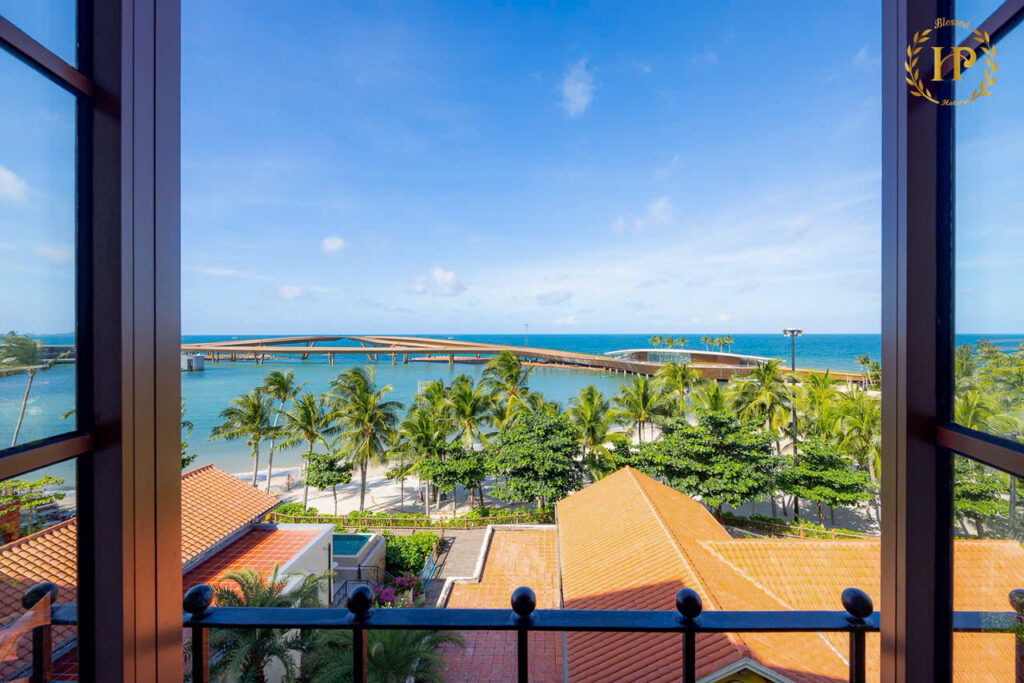 View biển từ phòng Blessed Hotel